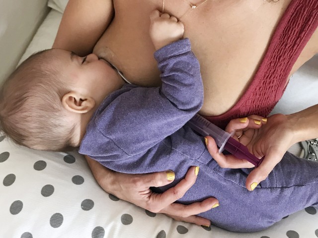 N8001 Bridge breastfeeding assistance device in-use