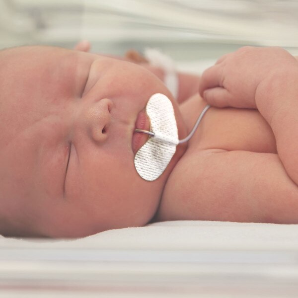 N2025 Small Oral NeoSung securing oral feeding tube on baby